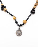 Load image into Gallery viewer, Black Wood Shell Necklace

